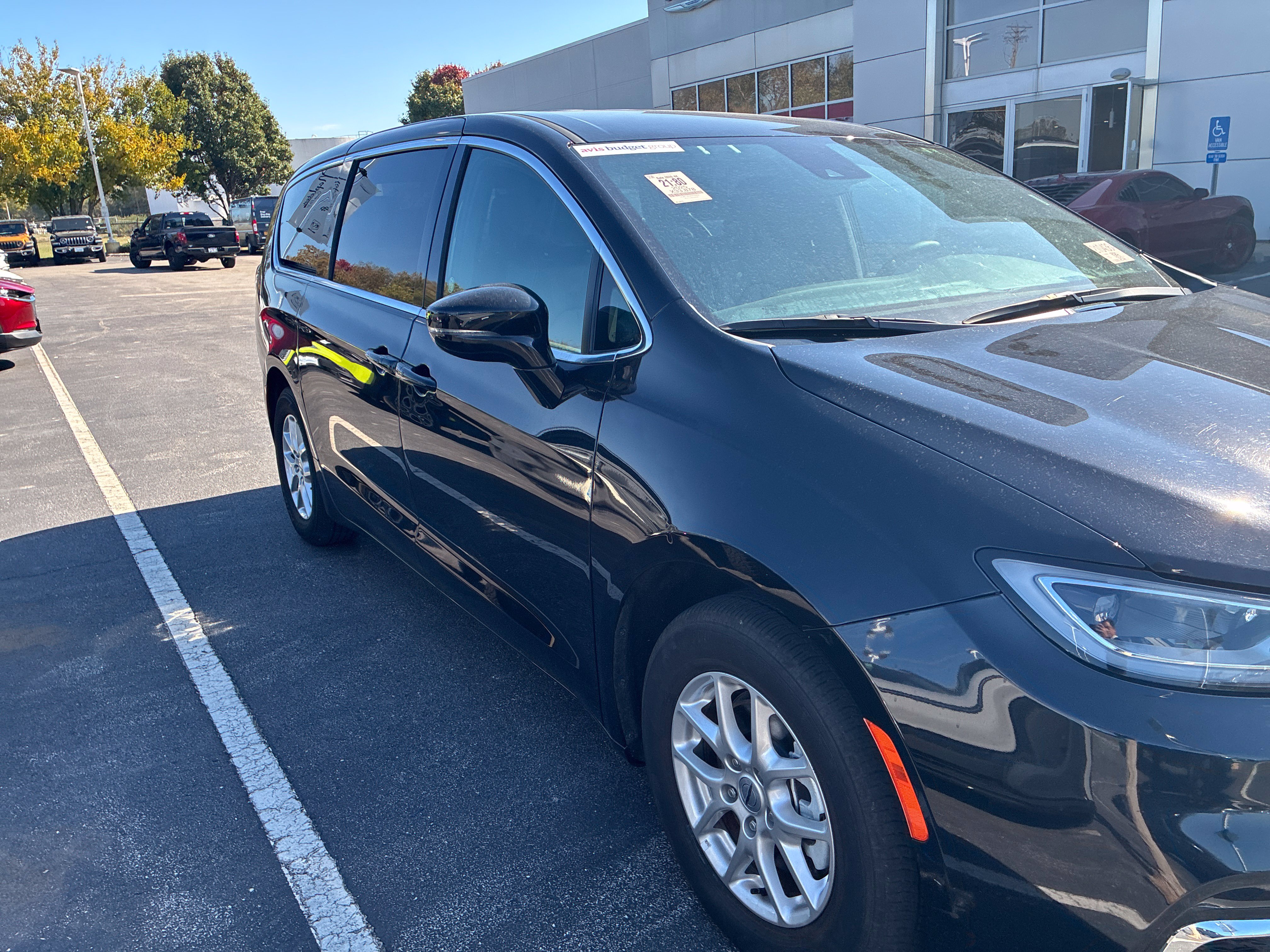 Used 2025 Chrysler Pacifica Select Van Passenger Van