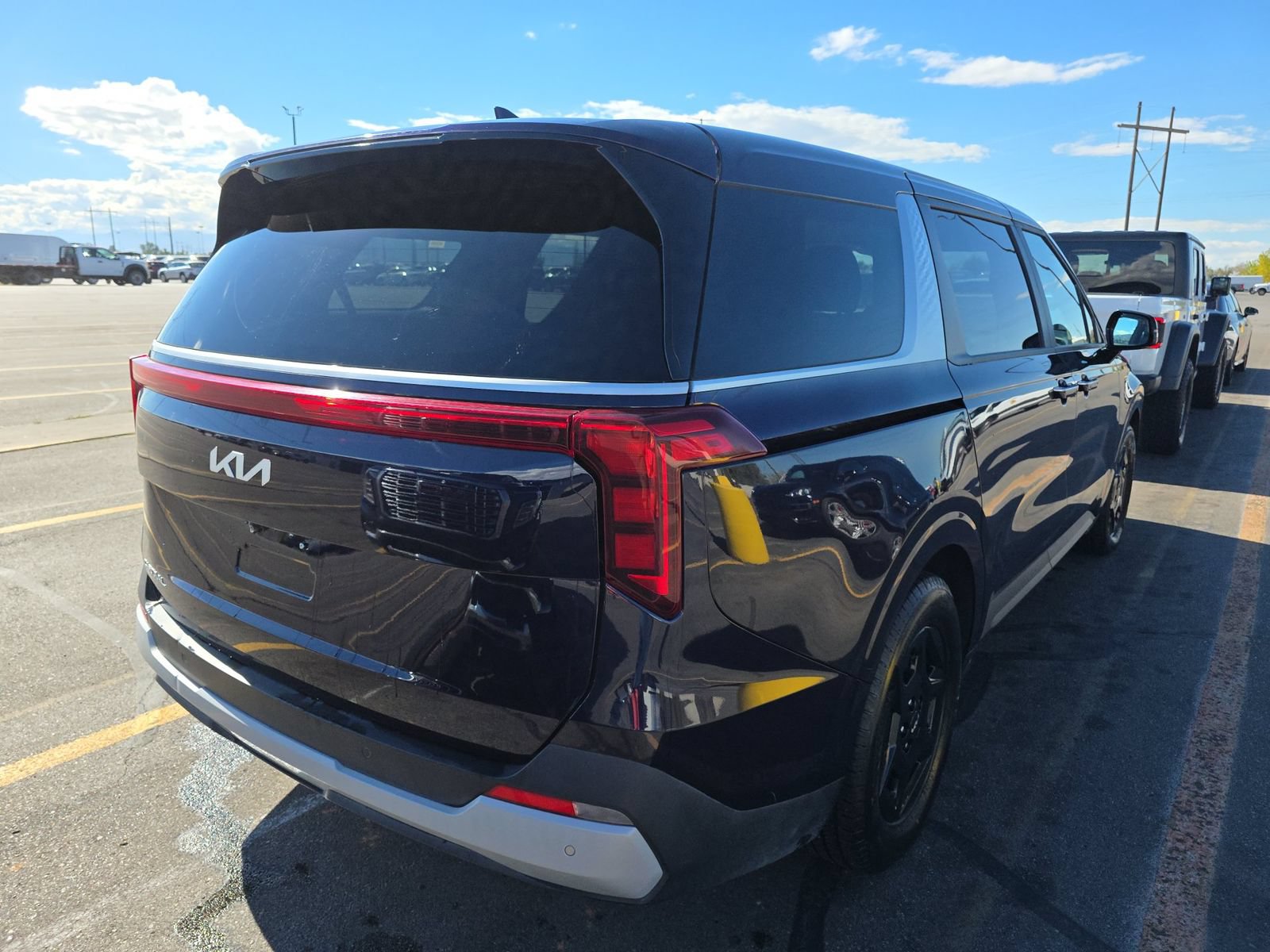 Used 2025 Kia Carnival LXS Van Passenger Van