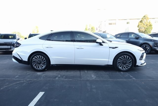 2025 Hyundai Sonata Hybrid SEL photo 4
