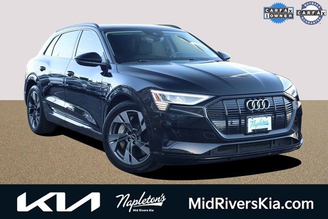 2021 Audi e-tron Premium's photo