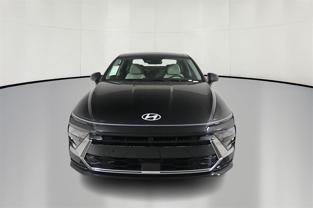 2024 Hyundai Sonata Hybrid Limited photo 2