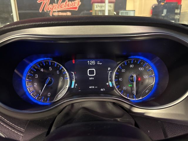 2023 Chrysler Pacifica Limited's photo