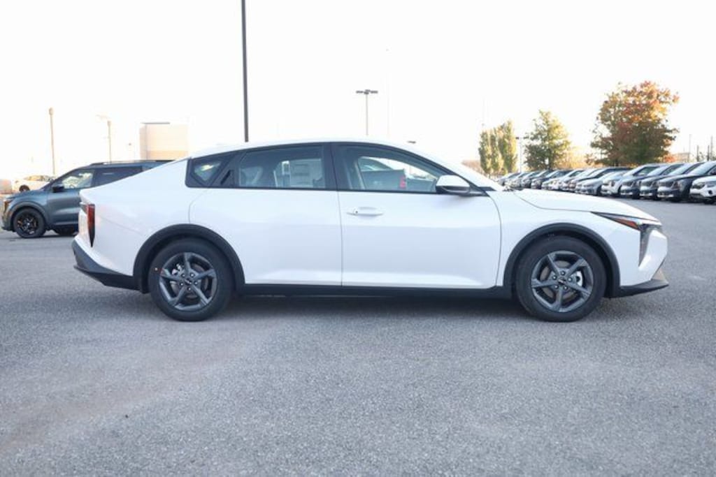 New 2025 Kia K4 LXS Sedan