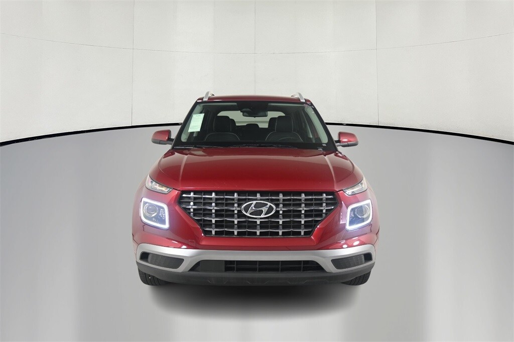 2024 Hyundai Venue Limited photo 2