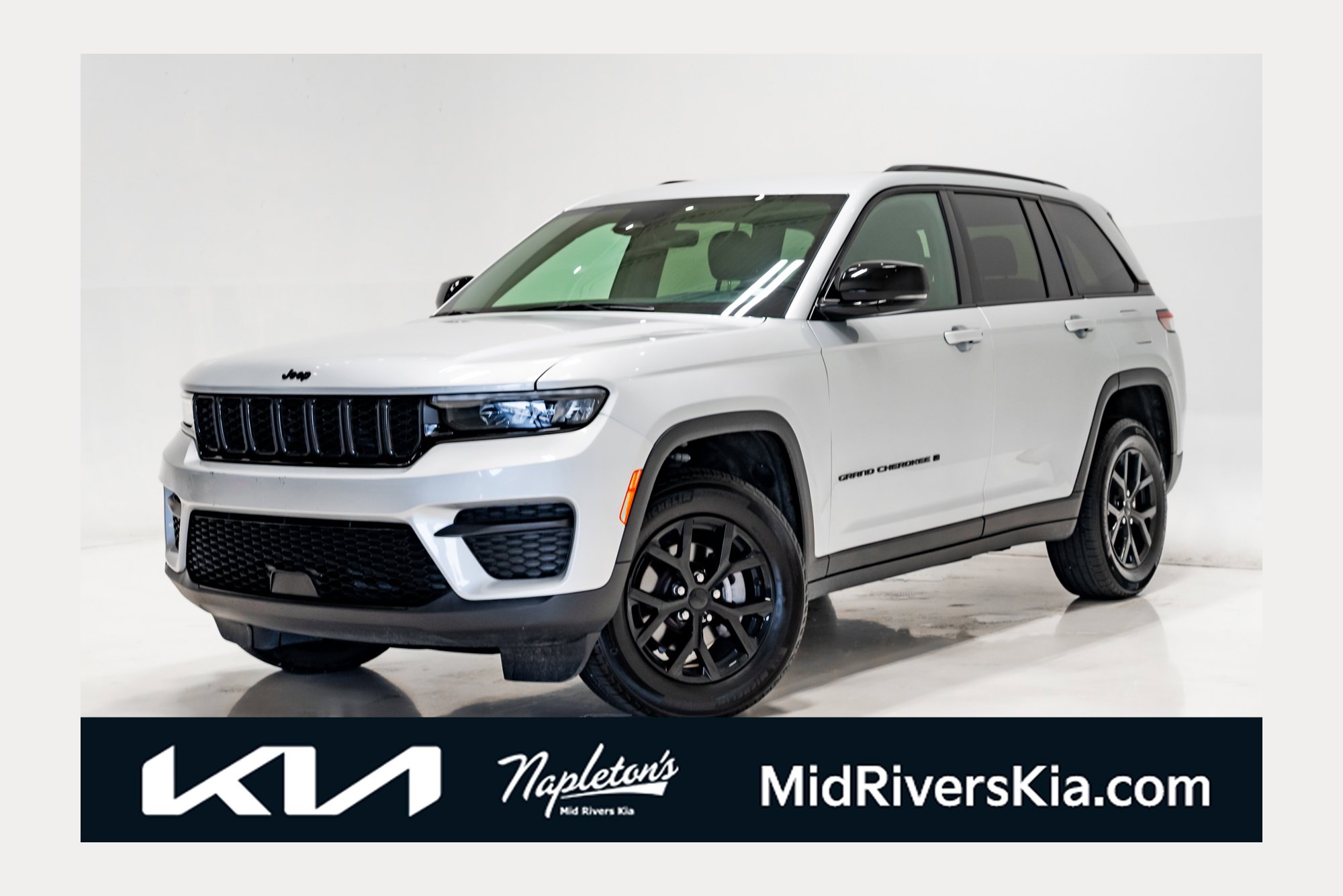 Used 2025 Jeep Grand Cherokee Laredo SUV