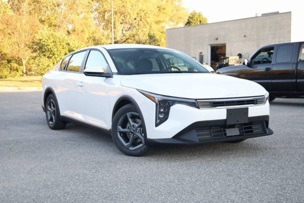 New 2025 Kia K4 LXS Sedan