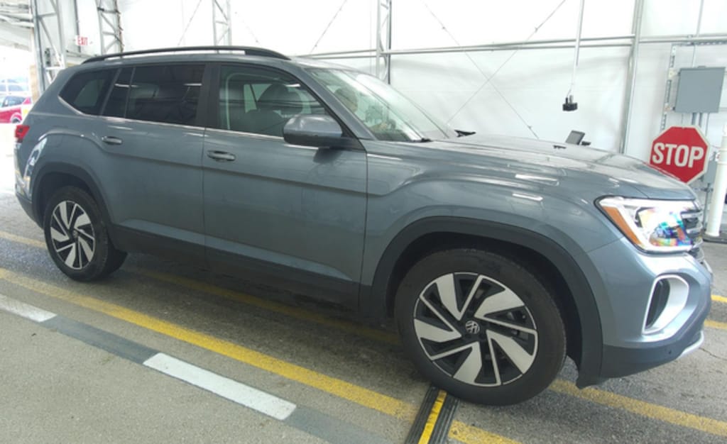 Used 2025 Volkswagen Atlas 2.0T SE w/Technology SUV