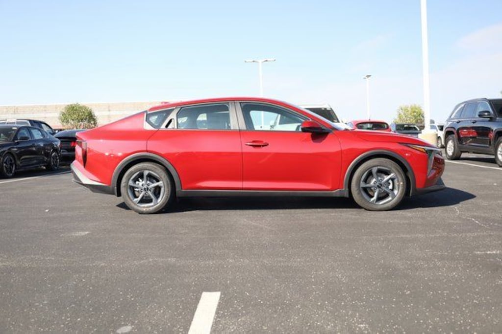 New 2025 Kia K4 LXS Sedan