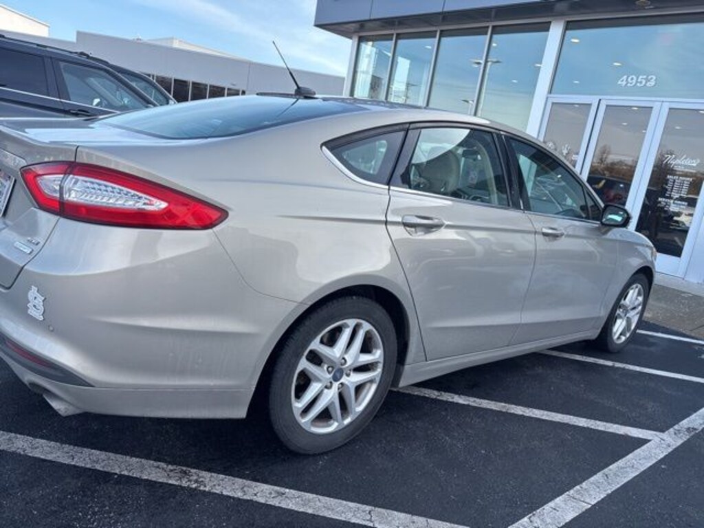Used 2015 Ford Fusion SE Sedan
