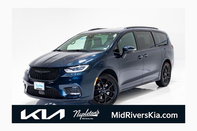 2023 Chrysler Pacifica Touring L AWD's photo