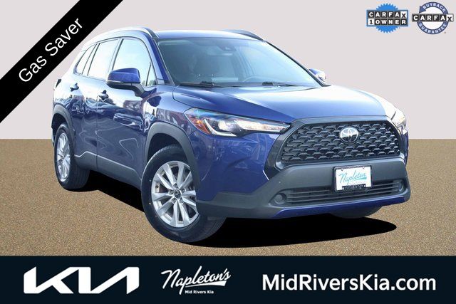 2022 Toyota Corolla Cross LE's photo