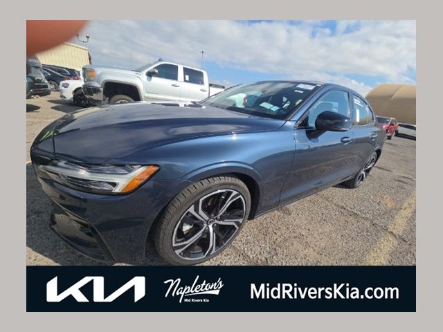 2024 Volvo S60 Core's photo