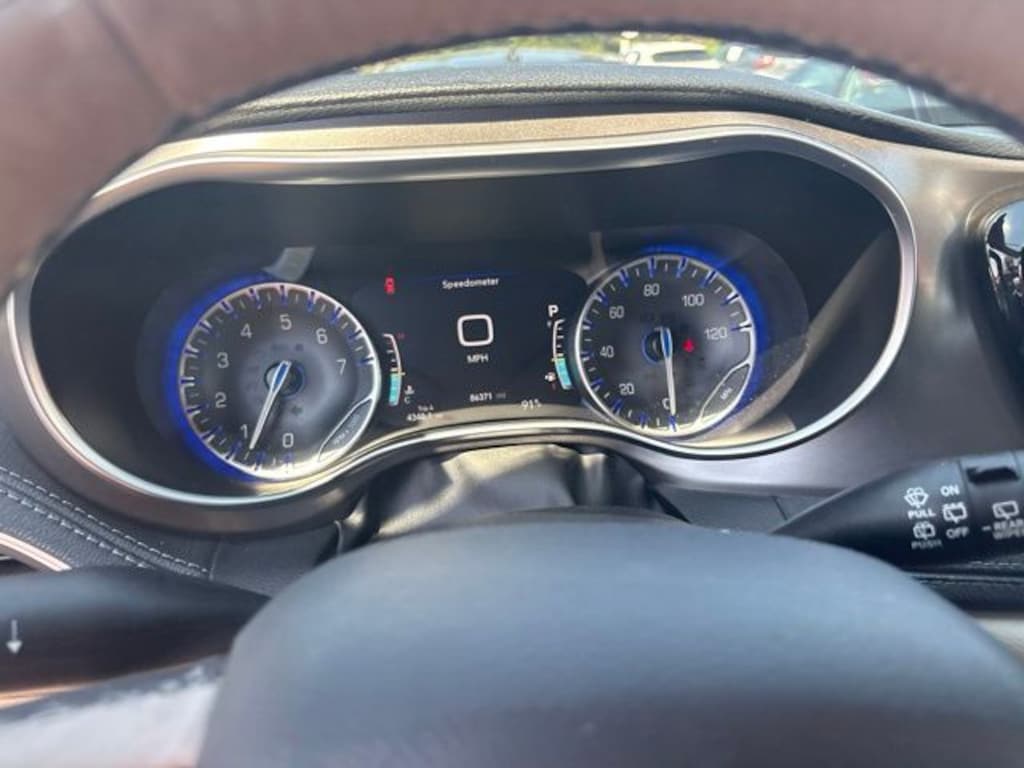 Used 2018 Chrysler Pacifica Limited Van