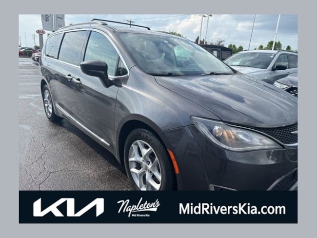 2017 Chrysler Pacifica Touring-L Van