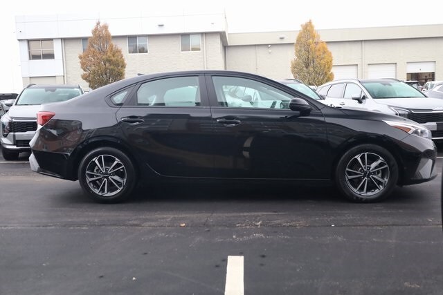 2024 Kia Forte LXS photo 4