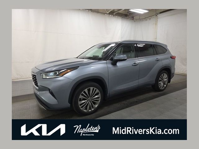 2021 Toyota Highlander Platinum's photo