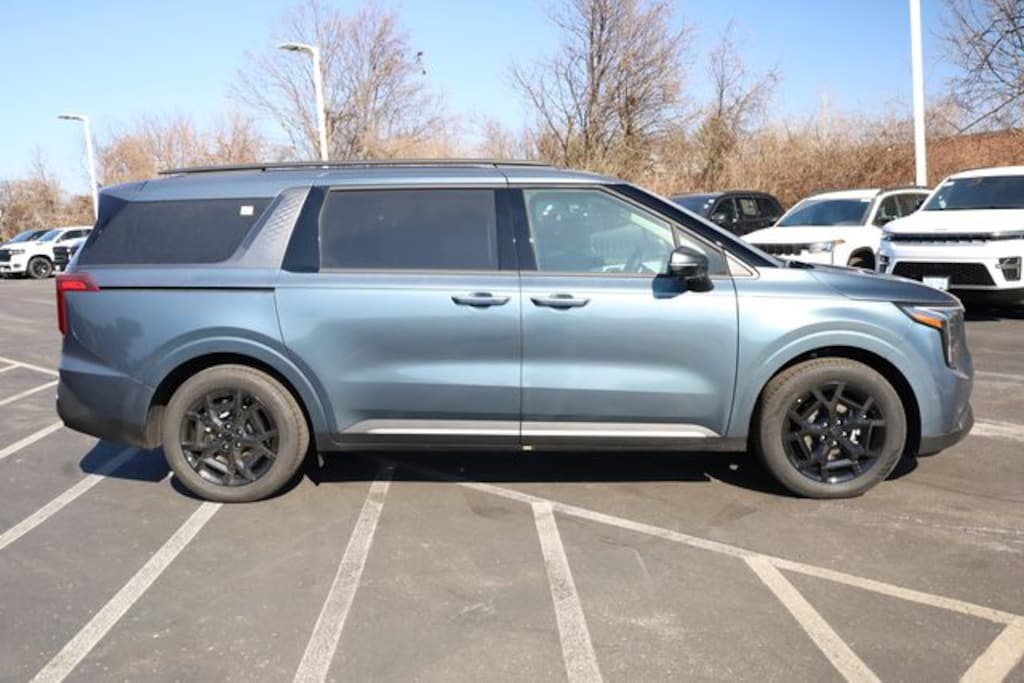 New 2026 Kia Carnival Hybrid SX Van Passenger Van