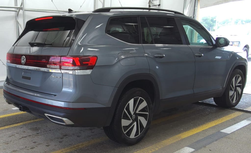 Used 2025 Volkswagen Atlas 2.0T SE w/Technology SUV