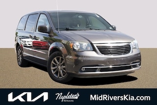 2015 Chrysler Town & Country S Van
