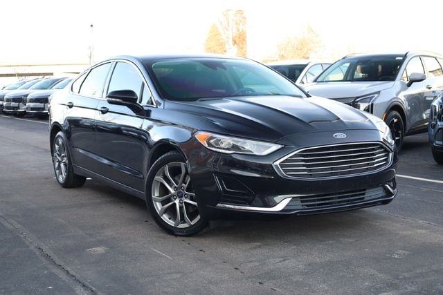 2019 Ford Fusion SEL's photo