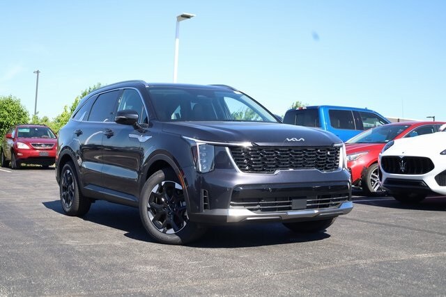 2025 Kia Sorento S photo 2