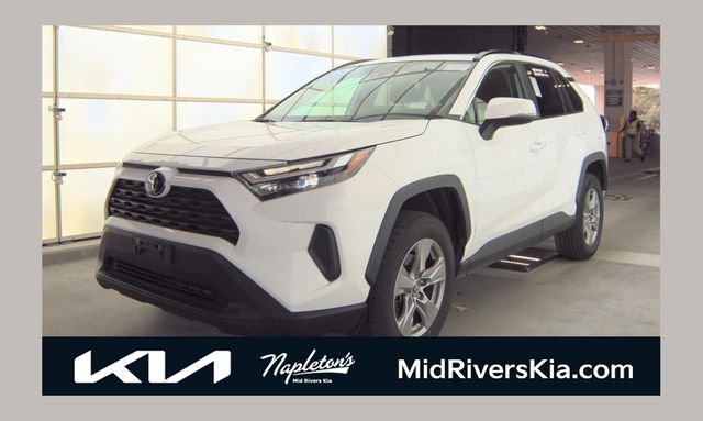 2023 Toyota RAV4 XLE's photo