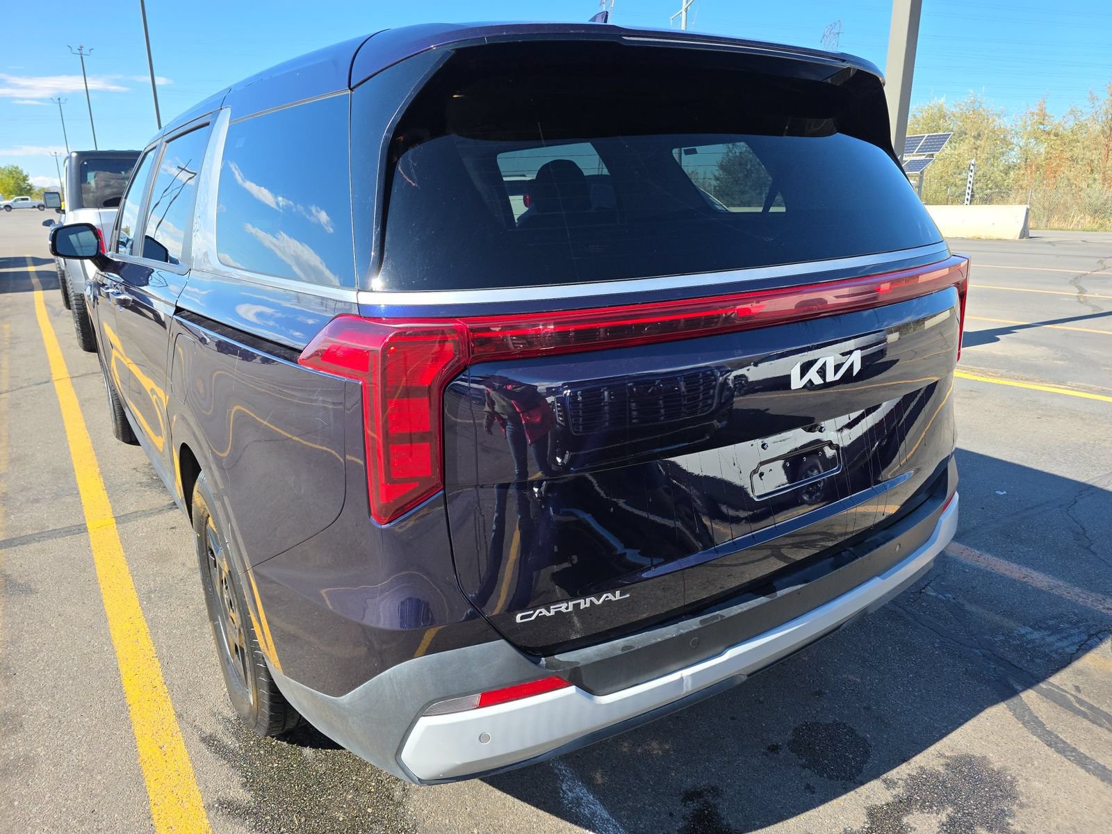 Used 2025 Kia Carnival LXS Van Passenger Van