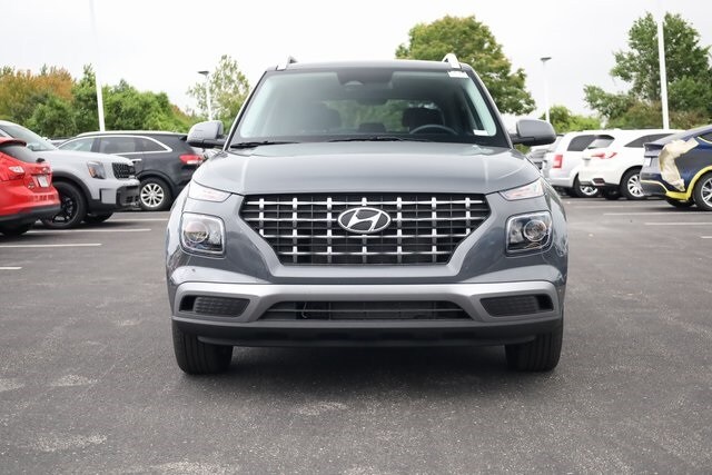 2025 Hyundai Venue SEL photo 2