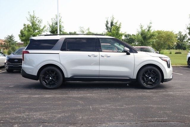 2026 Kia Carnival SX photo 4
