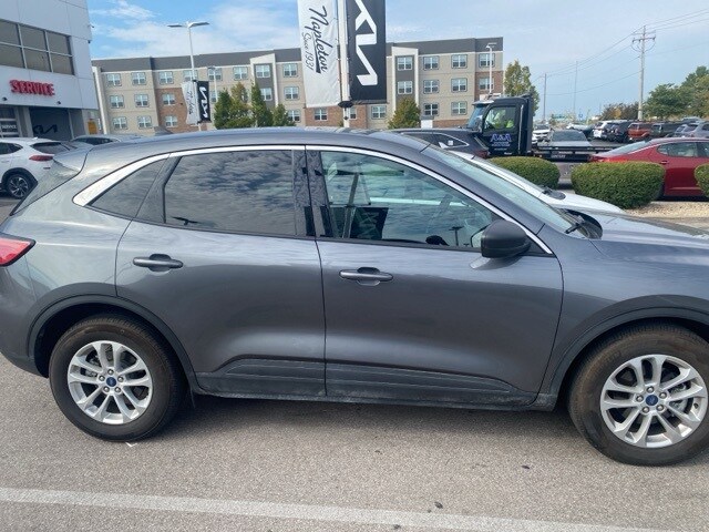 2022 Ford Escape SE photo 2