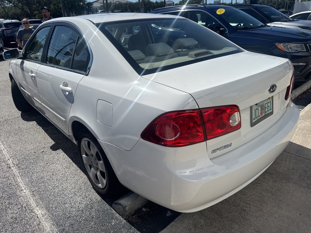 Used 2008 Kia Optima LX with VIN KNAGE123585258216 for sale in Lake Park, FL
