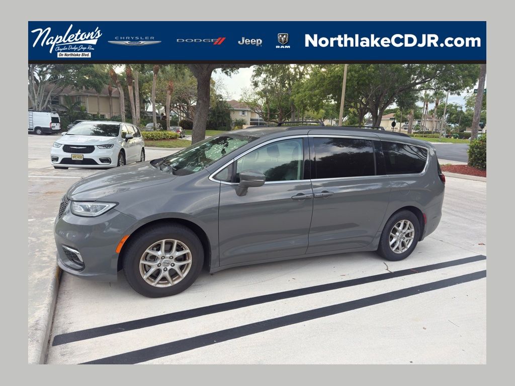 2022 Chrysler Pacifica Touring L's photo