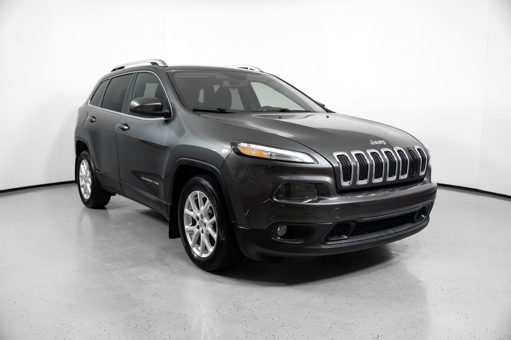 Used 2016 Jeep Cherokee Latitude with VIN 1C4PJLCB6GW135999 for sale in Lake Park, FL