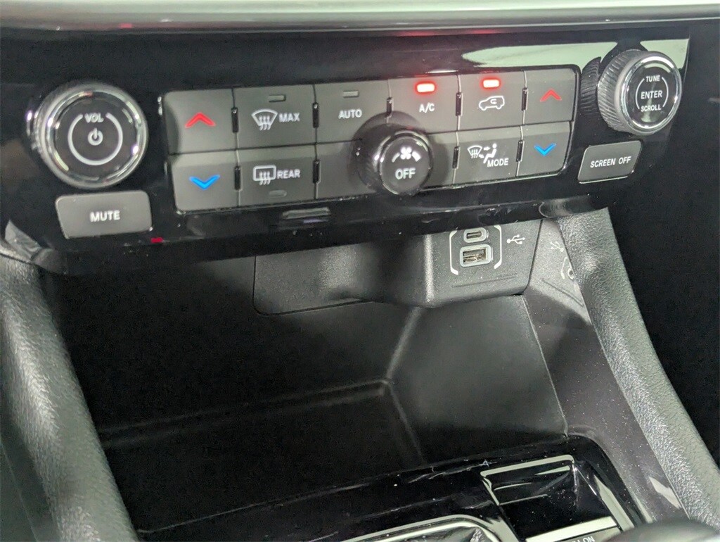 2023 Jeep Compass Latitude photo 18