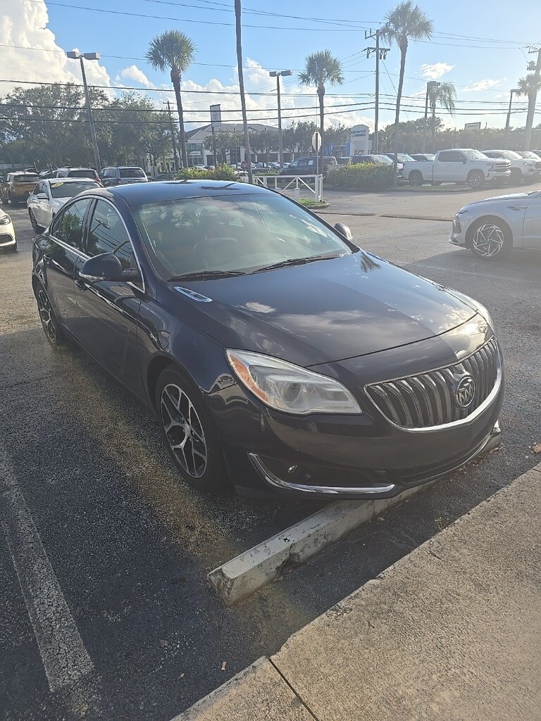 2017 Buick Regal Sport Touring photo 3