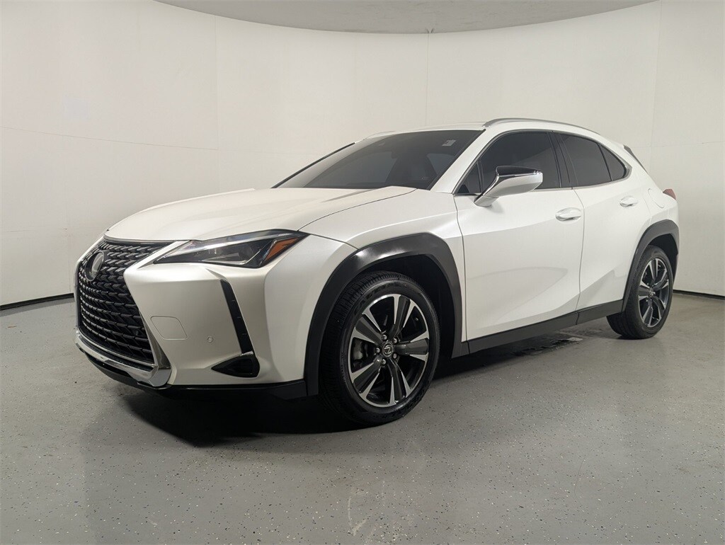 2022 Lexus UX 200 photo 3