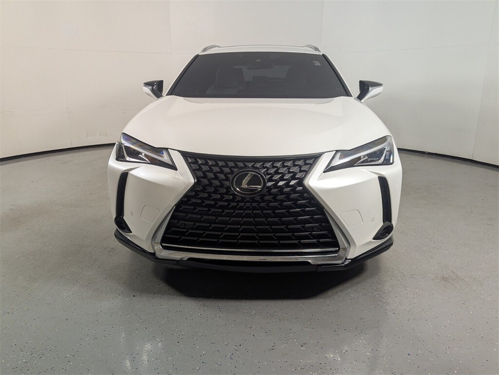 2022 Lexus UX 200 photo 2