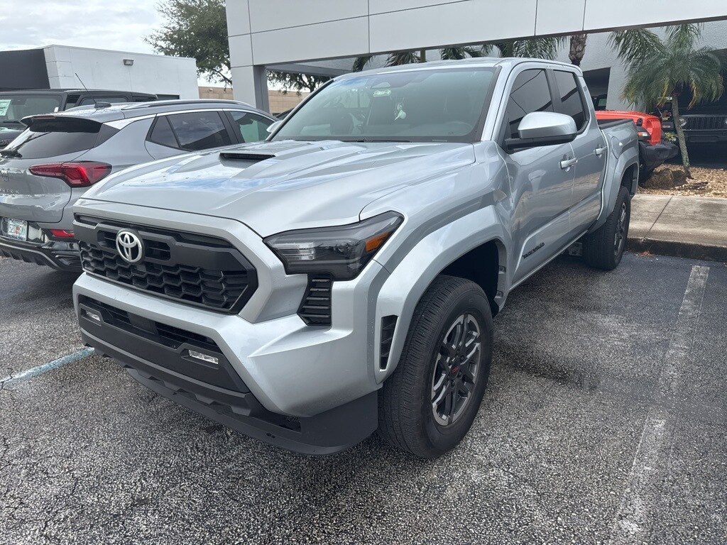 2024 Toyota Tacoma TRD Sport photo 2