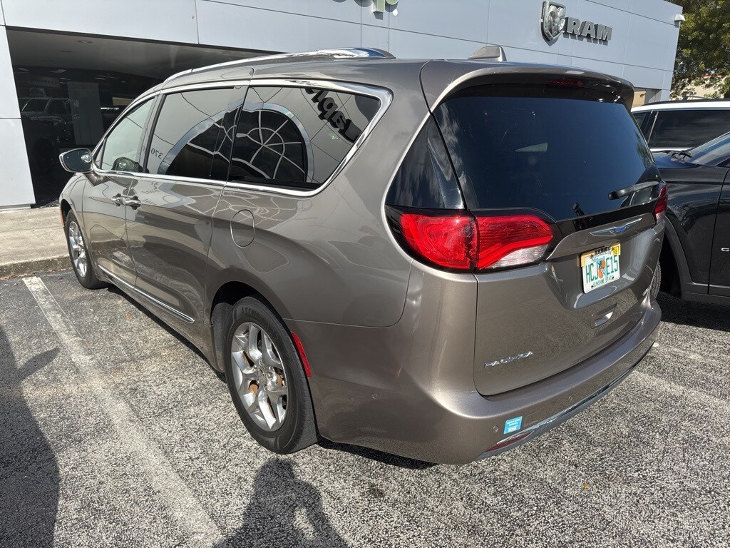 2018 Chrysler Pacifica Limited photo 4