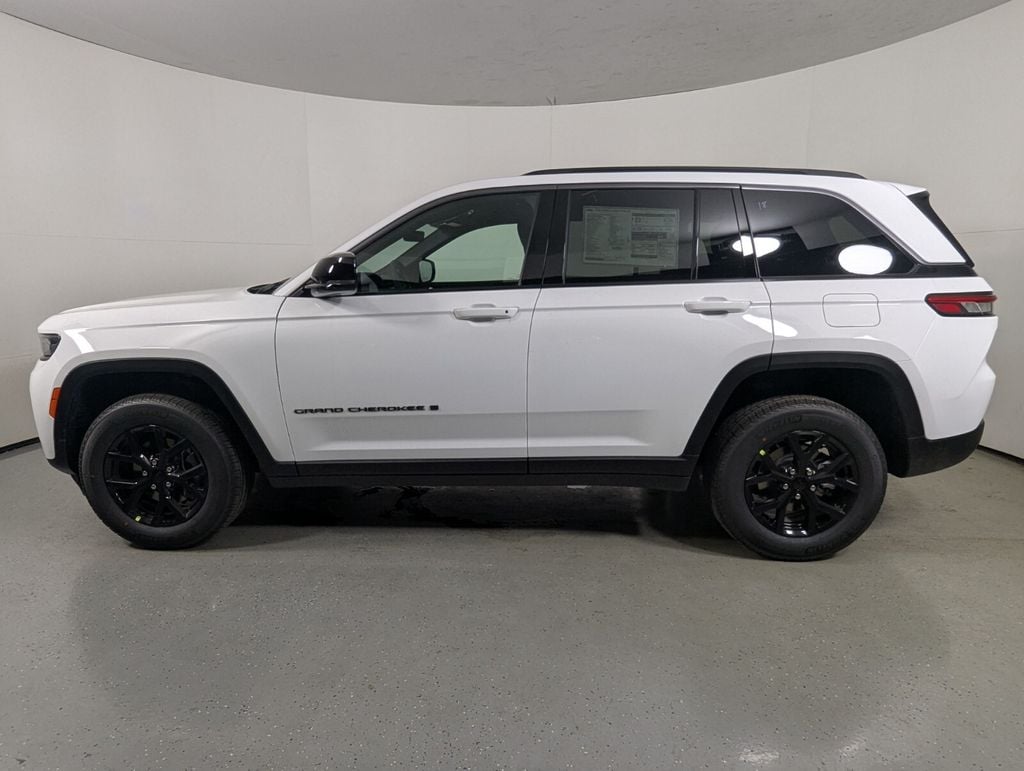 New 2026 Jeep Grand Cherokee ALTITUDE 4X2 Sport Utility