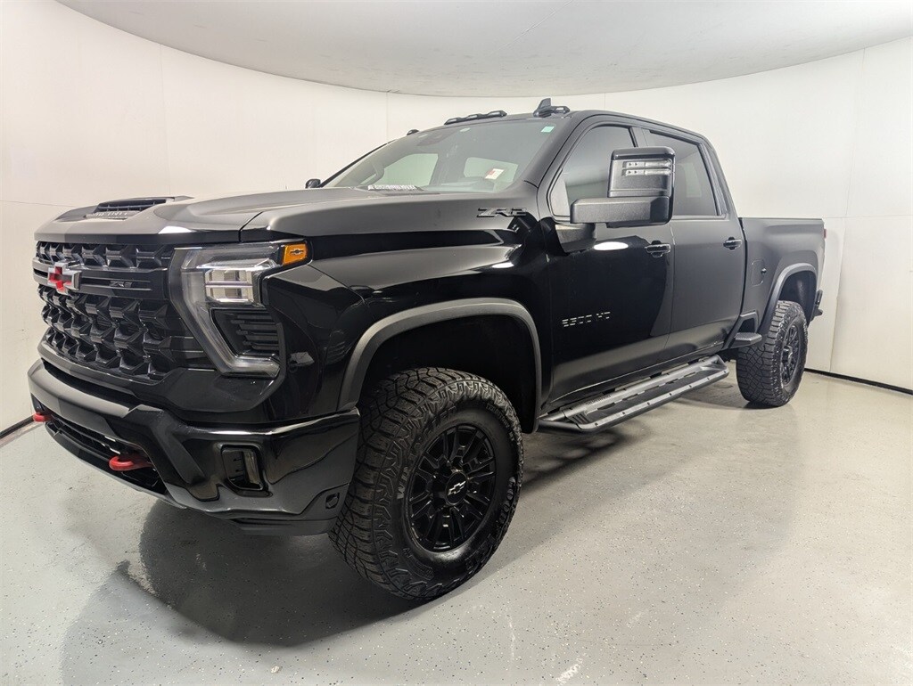 2024 Chevrolet Silverado 2500HD ZR2 photo 2