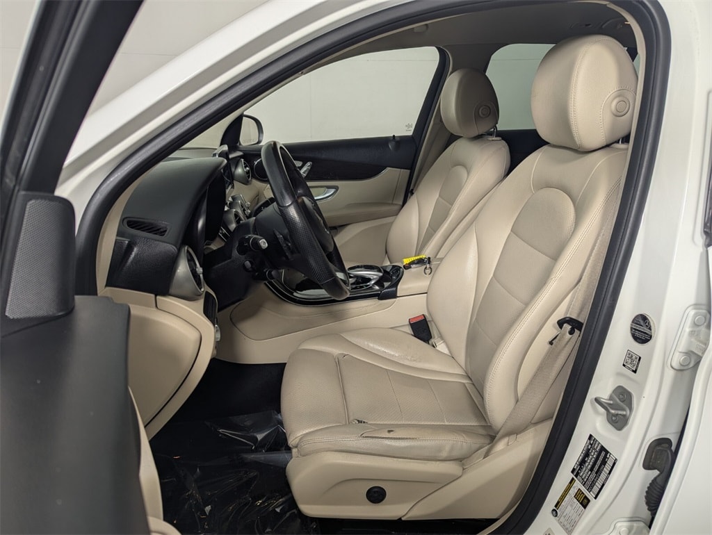 2016 Mercedes Benz GLC 300 photo 9