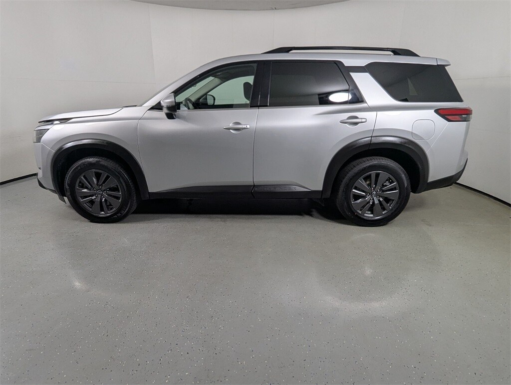 2024 Nissan Pathfinder SV photo 2