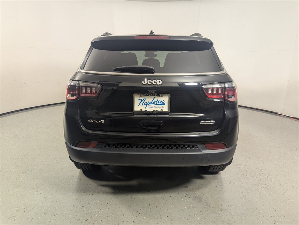 2023 Jeep Compass Latitude photo 3