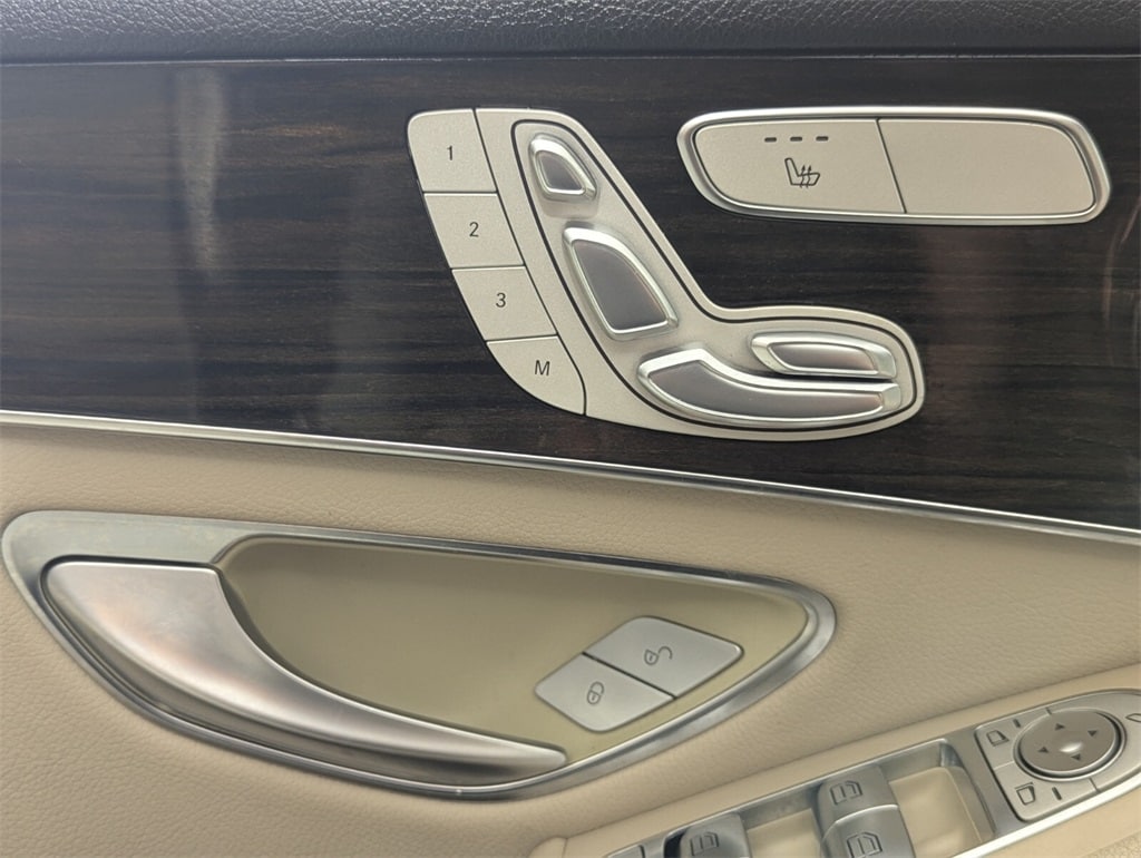 2016 Mercedes Benz GLC 300 photo 11