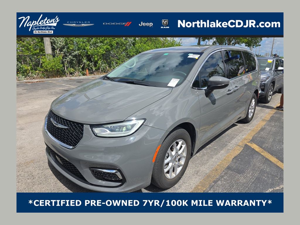 2023 Chrysler Pacifica Touring L's photo