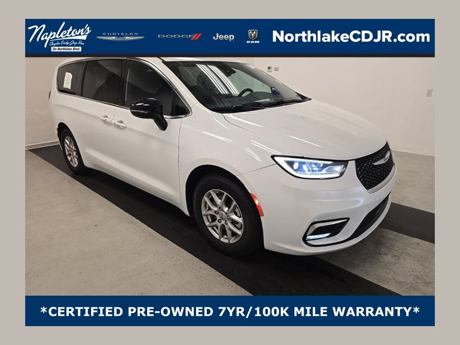 2024 Chrysler Pacifica Touring's photo