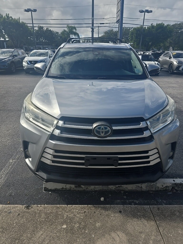 2017 Toyota Highlander Hybrid XLE photo 2