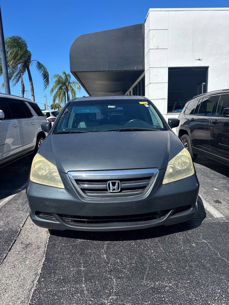 Used 2005 Honda Odyssey EX with VIN 5FNRL38725B084588 for sale in Lake Park, FL