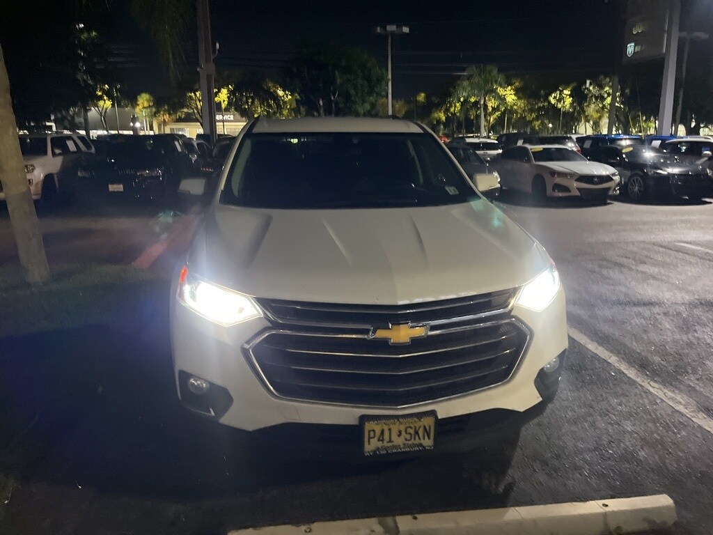 2021 Chevrolet Traverse photo 2